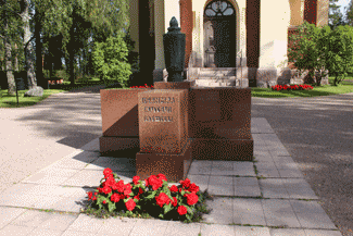 K&auml;rk&ouml;l&auml;n kirkko